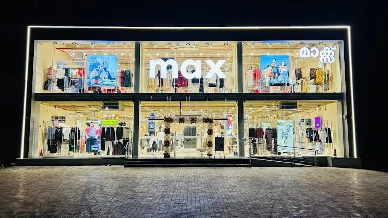 Stores, shops and malls image 11